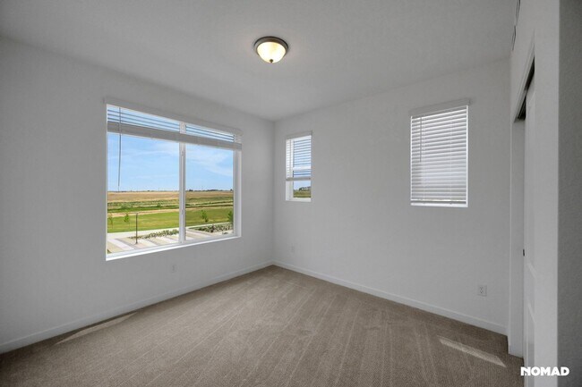 Building Photo - Spacious 3BR Townhome in Broomfield