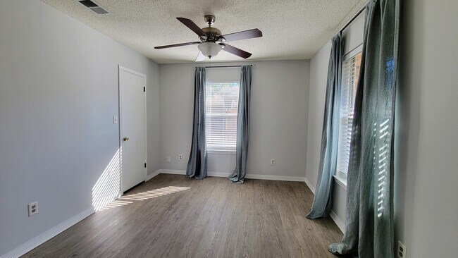 Building Photo - 1223 Redwood Ln