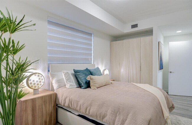 Building Photo - 2955 Bird Ave