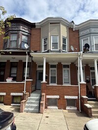 Building Photo - Spacious 4 Bedroom House in Baltimore