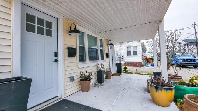 Building Photo - 106 N Portland Ave