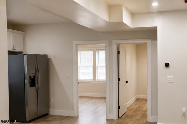 Building Photo - 10 Bruen Ave