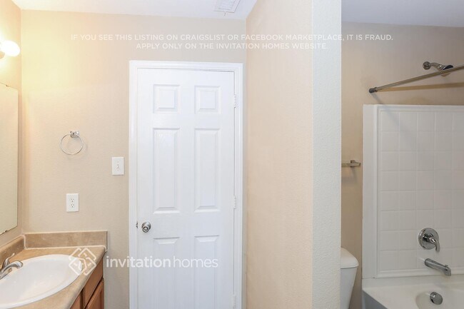 Building Photo - 618 N Mulberry St