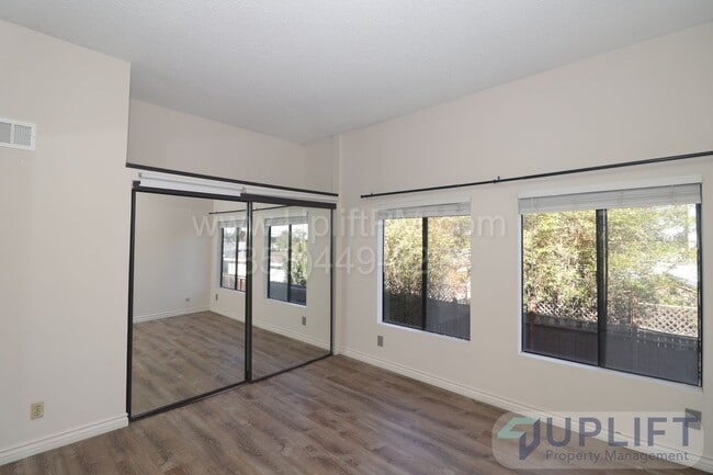 Building Photo - 2 bed, 2 Bath Condo with Community Pool