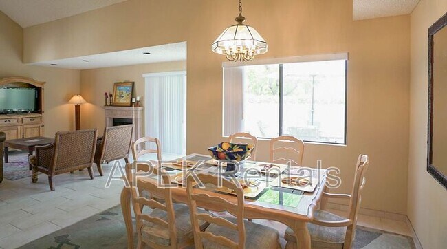 Building Photo - 211 Canyon Cir N