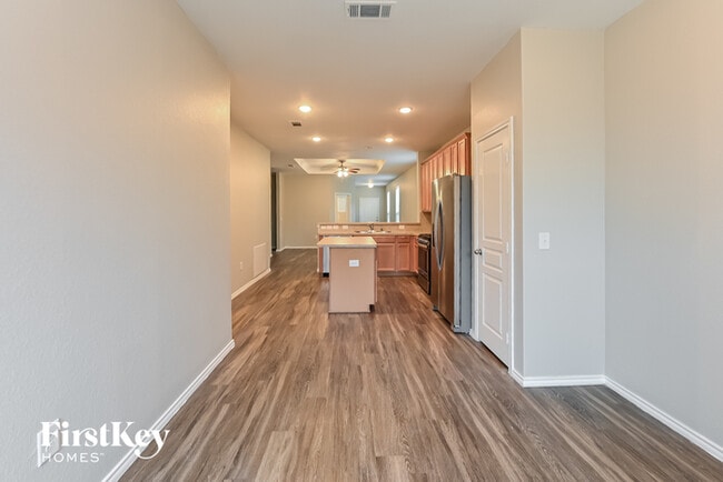 Building Photo - 14711 Myrtle Point Dr