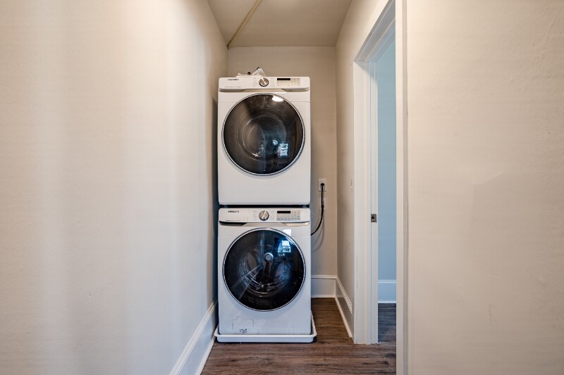 Building Photo - 400 Bridge St