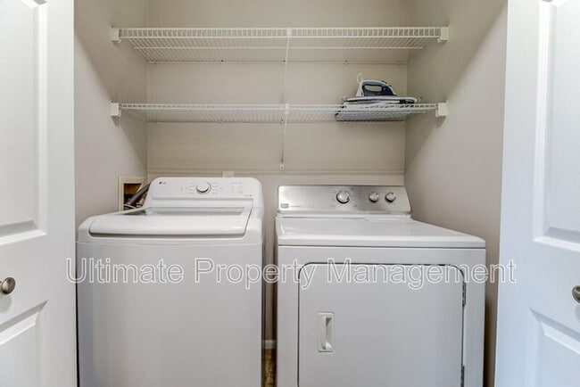 Building Photo - 207 St Luke Ct