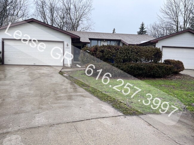 Building Photo - Recently Updated 4 Bedroom Duplex!
