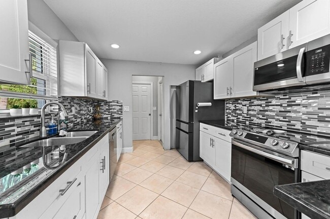 Building Photo - 3581 Kitely Ave
