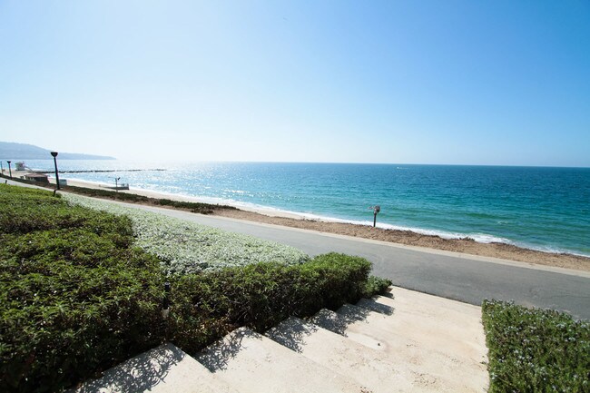 Beach access directly from building! - 535 Esplanade