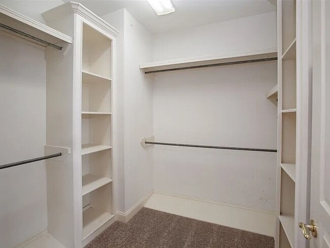 Building Photo - 105 Broadfoot Cir