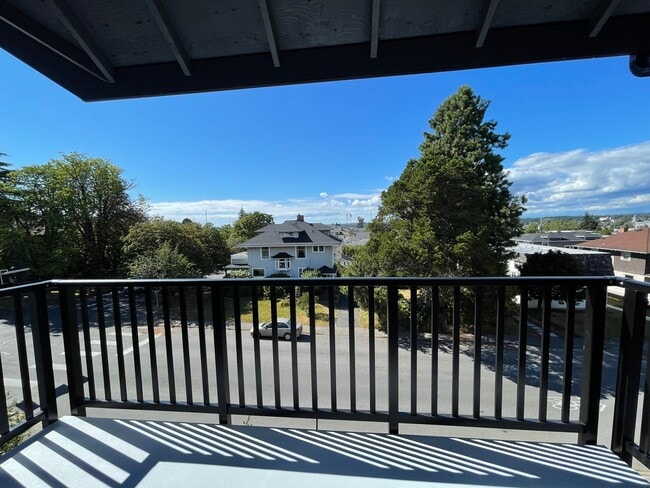 Building Photo - PRELEASING: 3 bdrm/1 bath Units Near WWU and Downtown
