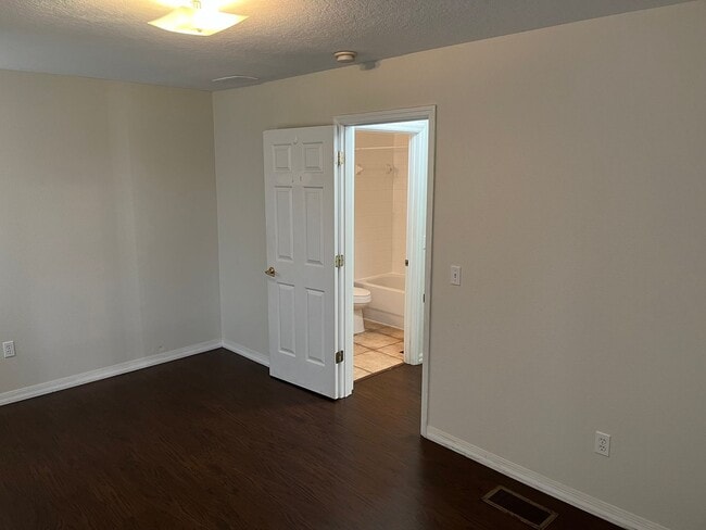 Building Photo - 409 Coconut Palm Way