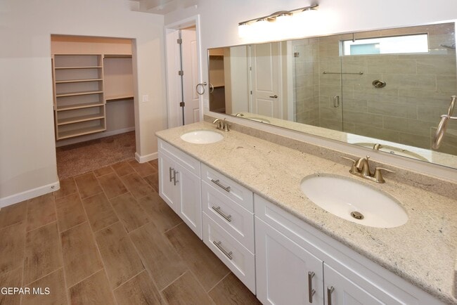 Building Photo - 705 Paseo De La Reina St