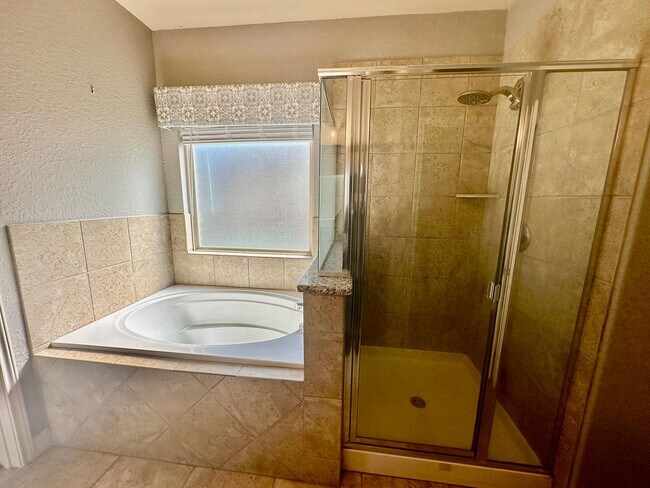 Building Photo - 1010 Bar Z Ranch