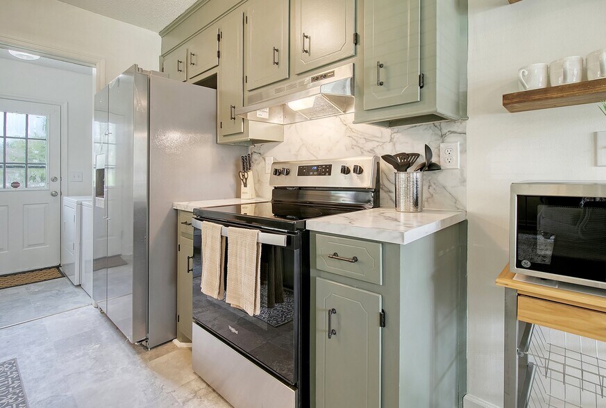 Building Photo - 111 Ashwood Ct