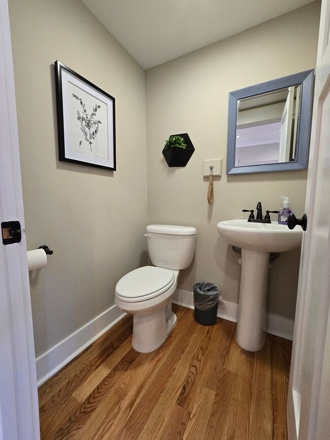 Building Photo - NEW LISTING!!!!!