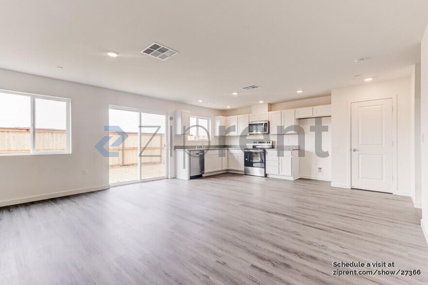 Building Photo - 2056 Shady Tree Cir