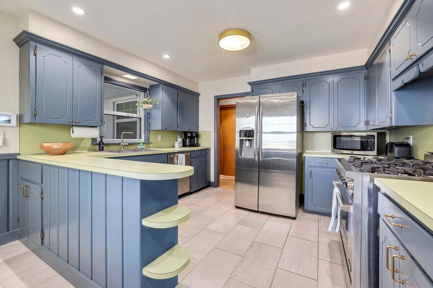 Building Photo - 578 N Sequoyah Dr