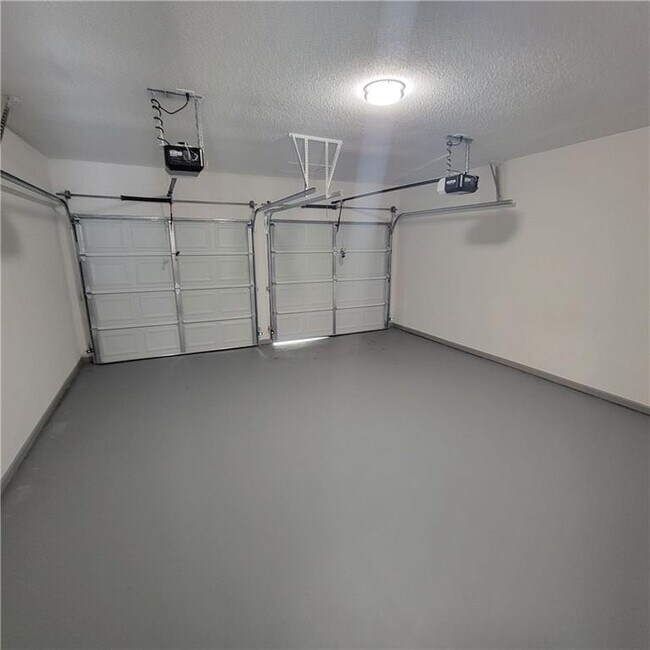 Building Photo - 3045 Binghampton Ln