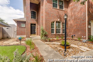 Building Photo - 2026 Thicket Trail Dr