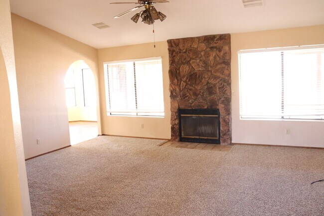 Building Photo - Country Club Estates Home