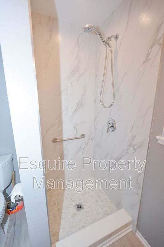 Building Photo - 2120 Rocklyn St