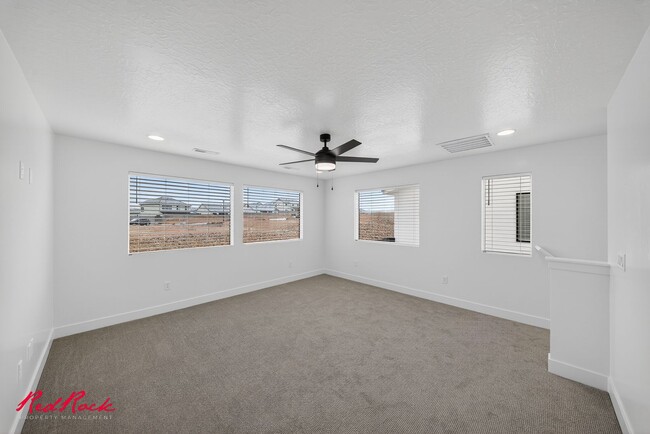 Building Photo - Stunning 4 Bedroom Home in Beautiful Desert Terrace Community