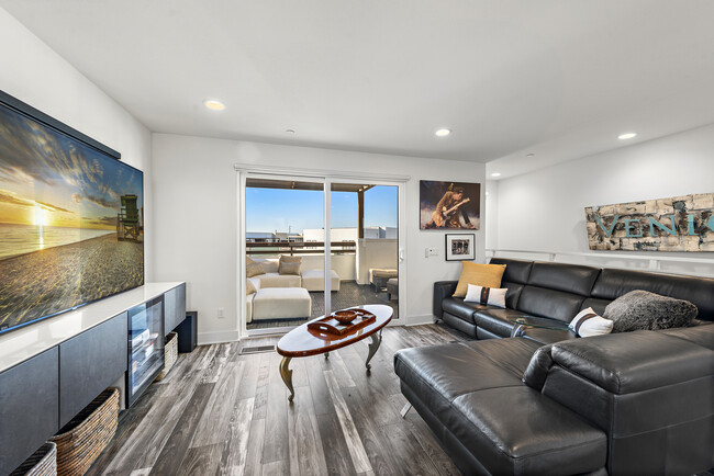 4th floor balcony - 1651 Topanga