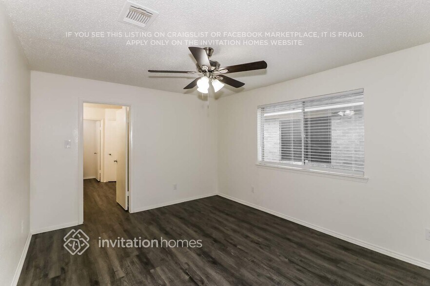 Building Photo - 5802 Longforest Dr
