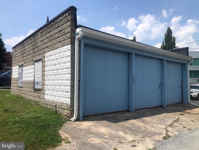 Building Photo - 130 S Potomac St