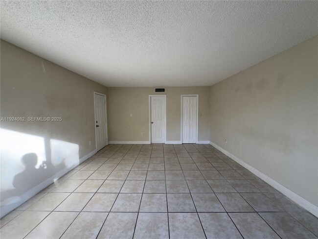 Building Photo - 6930 Miami Gardens Dr