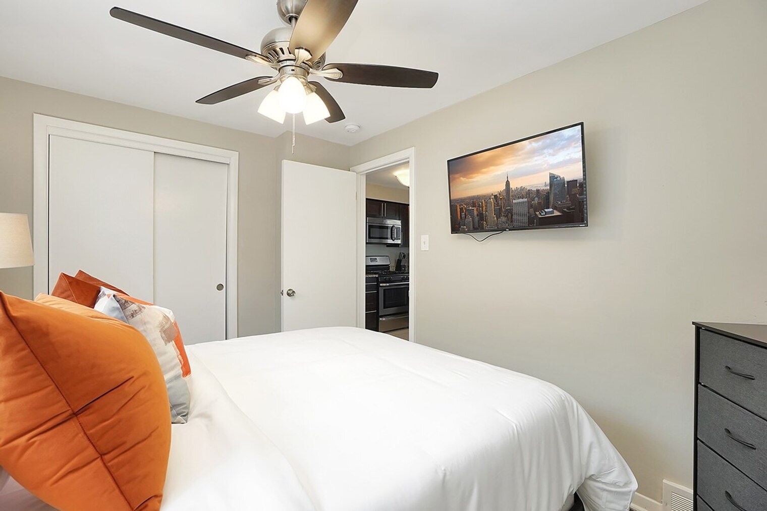 Building Photo - 4552 Kenilworth Ave