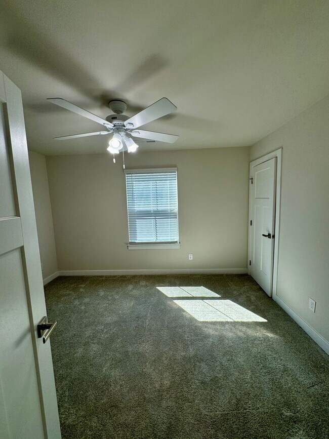 Building Photo - Beautiful, 3BR/3BA, Ranch with Bonus Room in Harrisburg