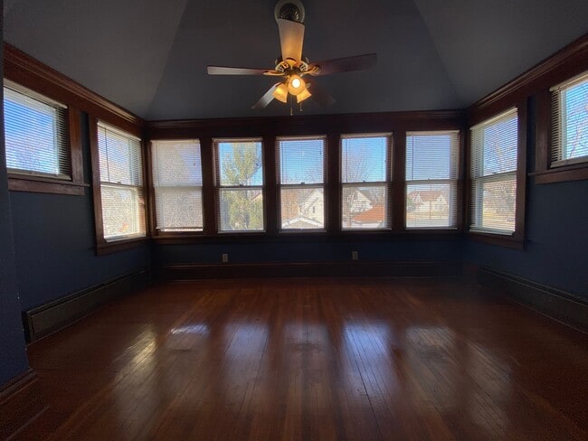 Building Photo - Single Family Home w/ Garage in Daytons Bl...