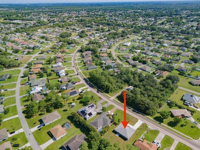 Building Photo - 574 NW Bayshore Blvd