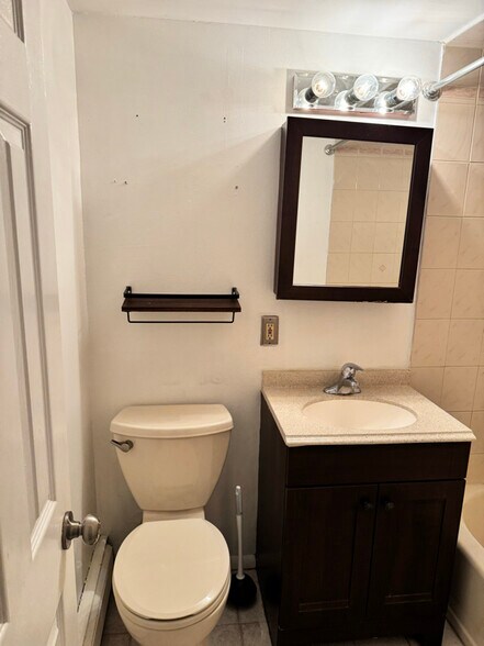 Building Photo - 423 Cortelyou Ave