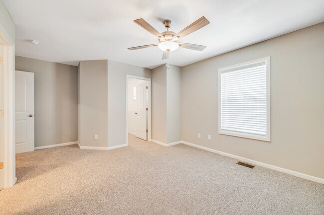 Building Photo - 511 Pine Dr