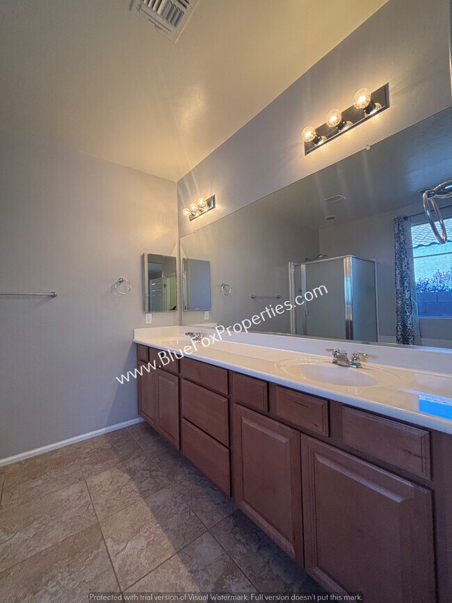 Building Photo - 12661 N Greenberry Dr
