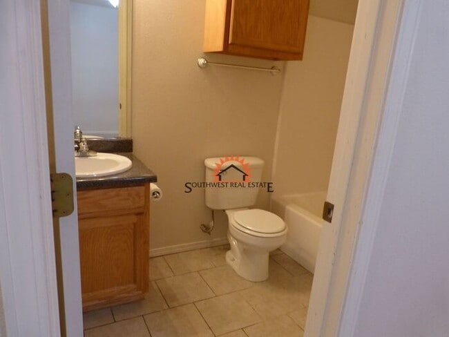 Building Photo - Spacious 2 bedrooms 2 baths apartment. ALL BILL'S PAID!