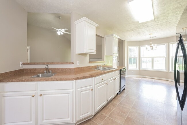 Building Photo - 827 New England Ct