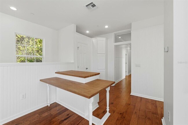 Building Photo - 815 Lake Evalyn Dr