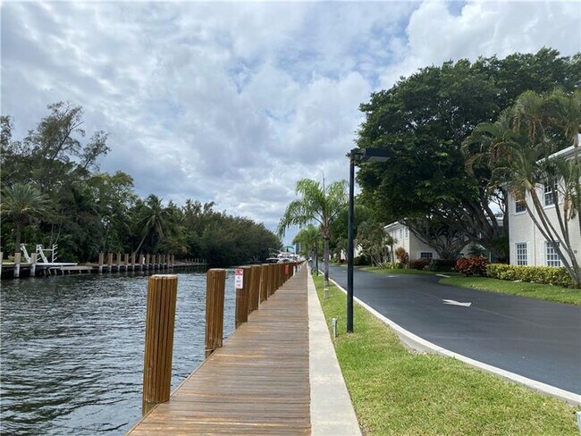 Building Photo - 6317 Bay Club Dr