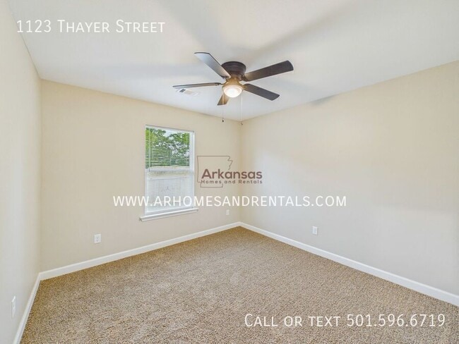 Building Photo - 1123 Thayer St