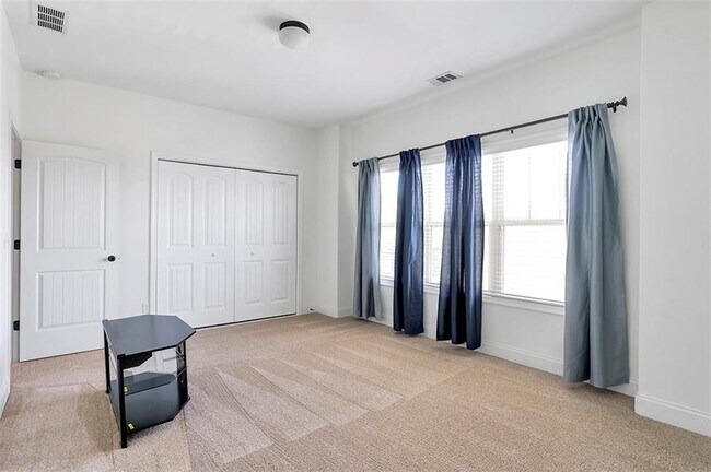 Building Photo - 2635 Azalea Bluff Dr