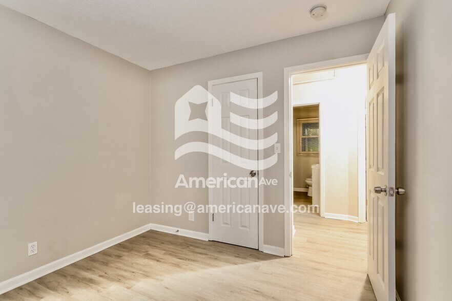 Building Photo - 2309 Dexter Ave