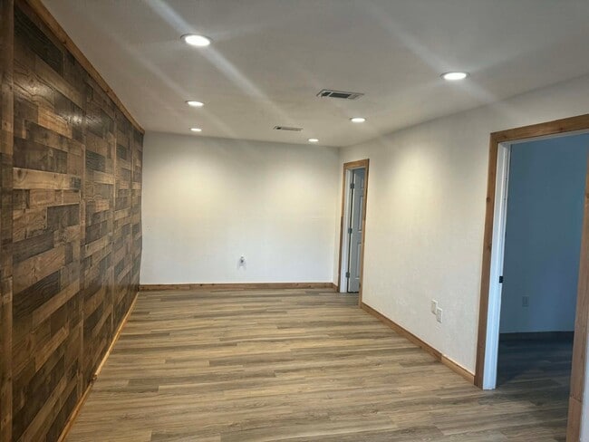 Building Photo - 19518 Barwick Dr