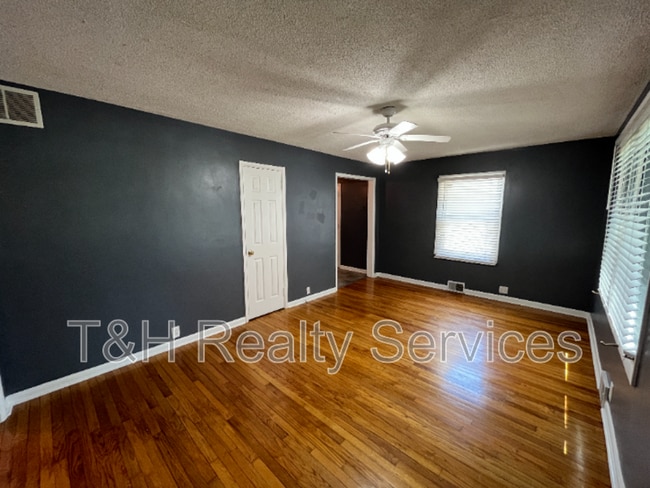 Building Photo - 8918 Birch St