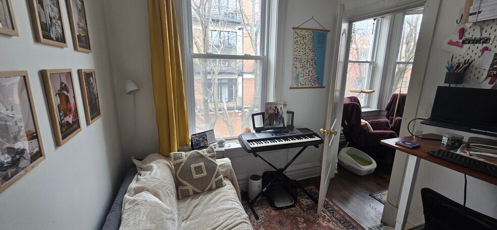 Building Photo - 2015 W Saint Paul Ave